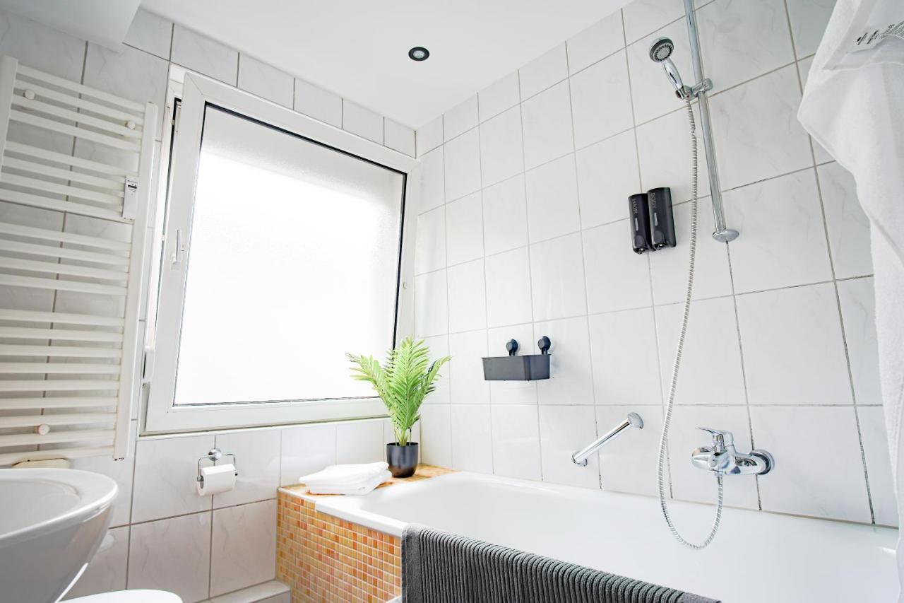 Homefy Bright And Cozy Holiday Apartment - Washer & Dryer - Free Parking Essen Exteriör bild