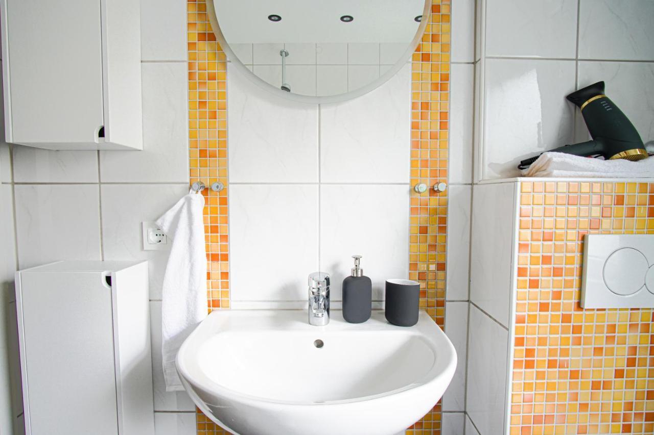 Homefy Bright And Cozy Holiday Apartment - Washer & Dryer - Free Parking Essen Exteriör bild